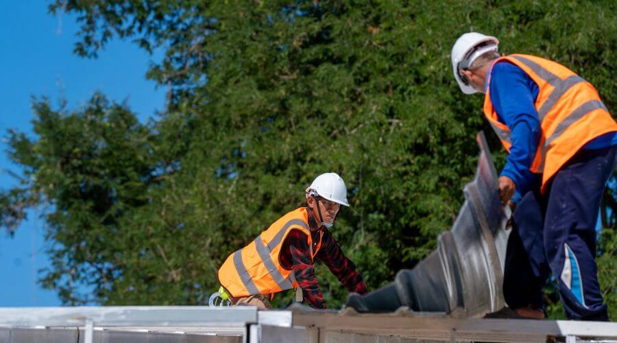 Professional gutter cleaning in Auburndale, MA